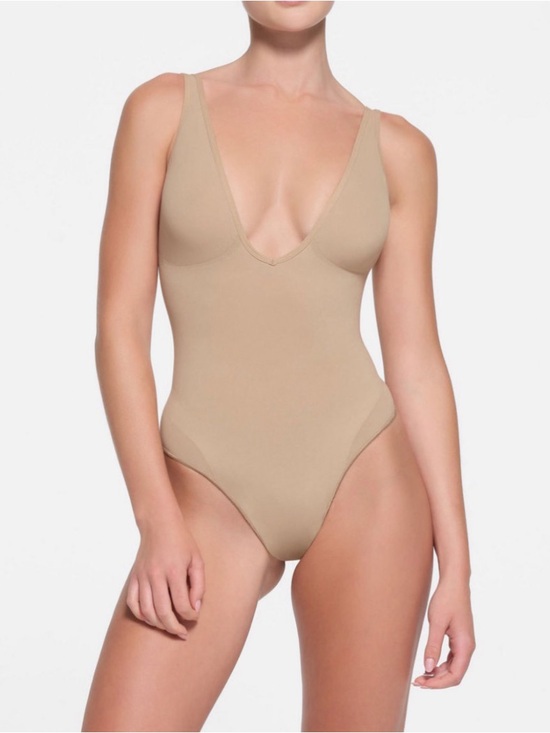 SKIMS Tops - Skims Seamless Sculpt Deep Plunge Thong Bodysuit